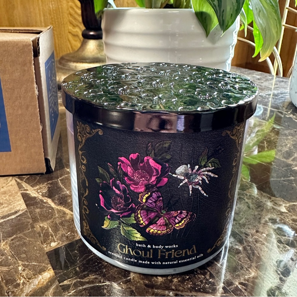 Ghoul Friend 3-Wick Candle